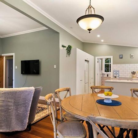 Historic Charm In Greytown - Cosy Kowhai Cottage Exterior photo