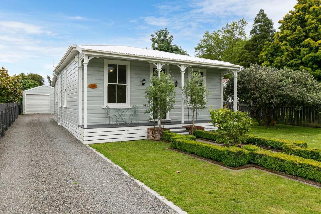 Historic Charm In Greytown - Cosy Kowhai Cottage Exterior photo