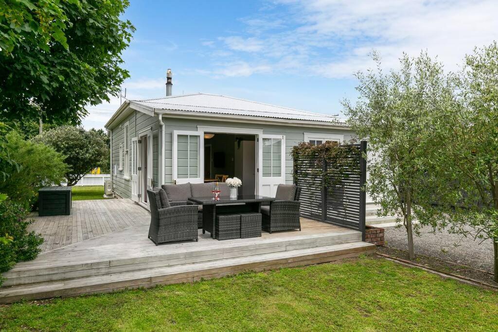 Historic Charm In Greytown - Cosy Kowhai Cottage Exterior photo