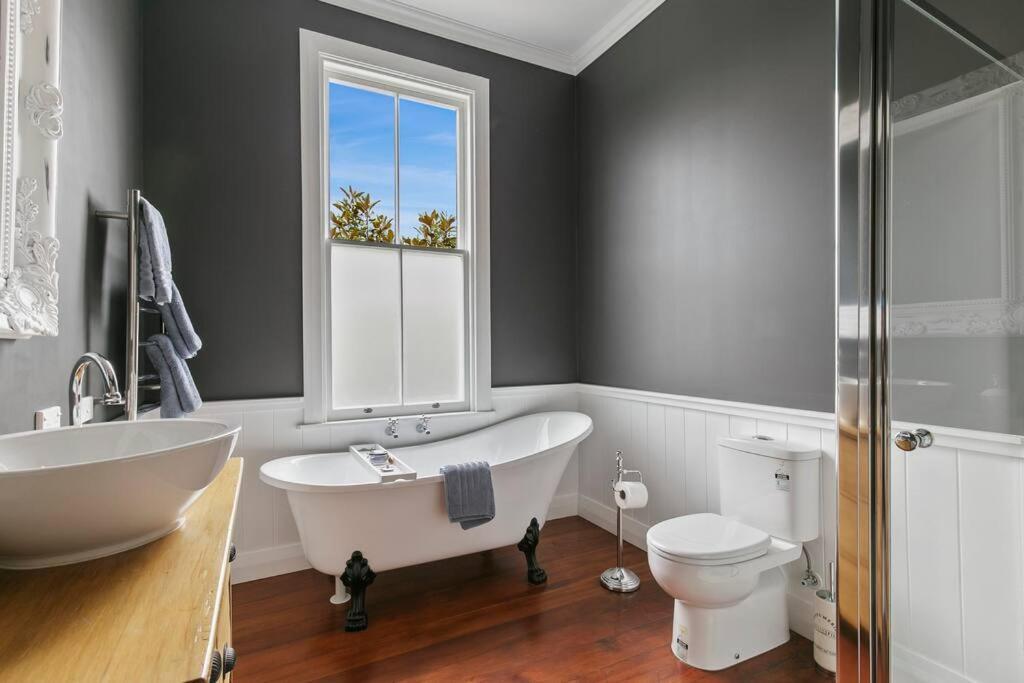 Historic Charm In Greytown - Cosy Kowhai Cottage Exterior photo