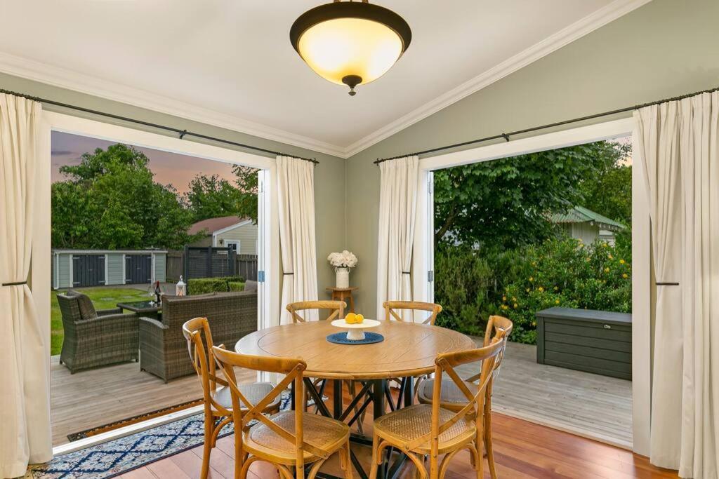 Historic Charm In Greytown - Cosy Kowhai Cottage Exterior photo